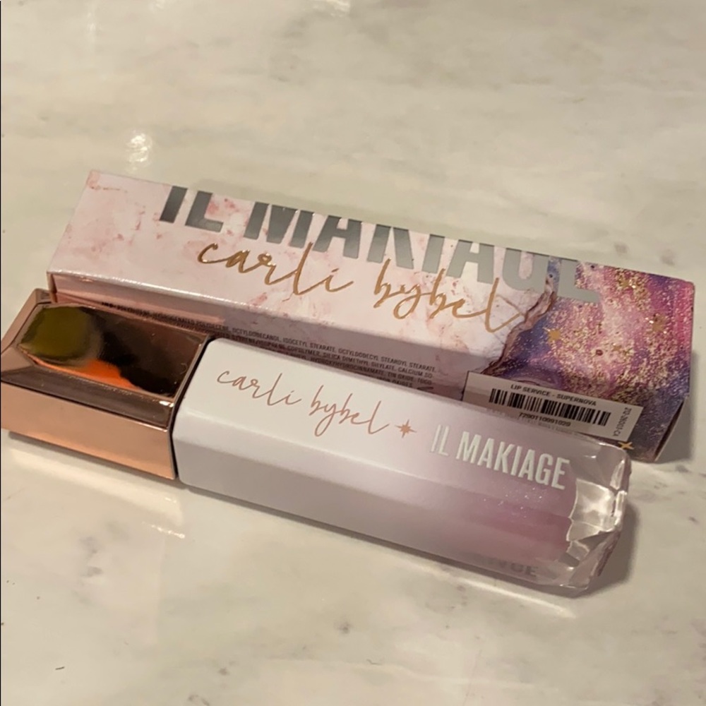 IL MACKIAGE X CARLI BYBEL lipgloss